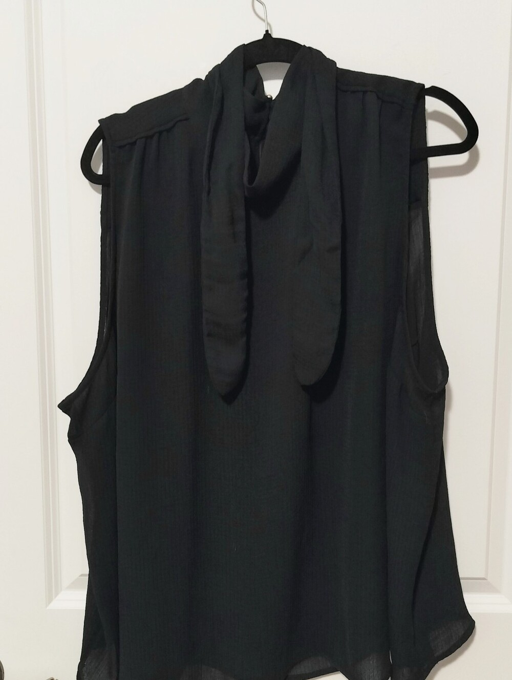 Who What Wear Women's 4X Black Tie-Neck Sleeveless Camisole